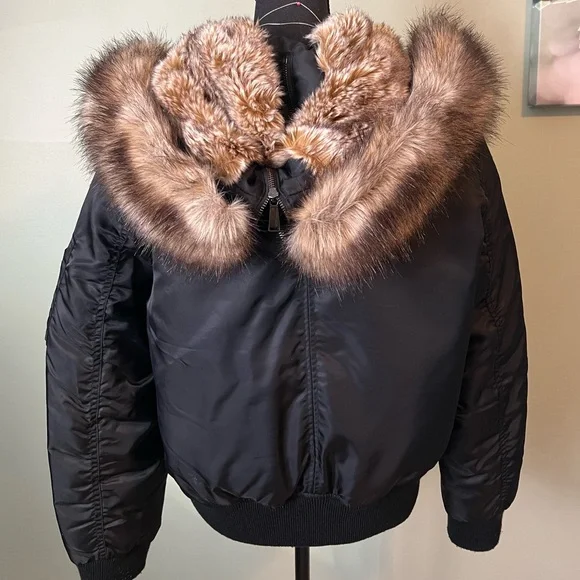 BCBG Bomber jacket 🫶🏽 - Picture 3 of 7